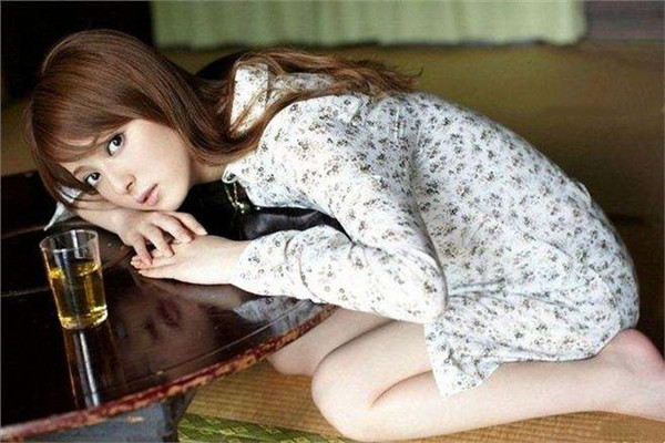 约佳人姗姗来迟 甜美平面 模 特 女