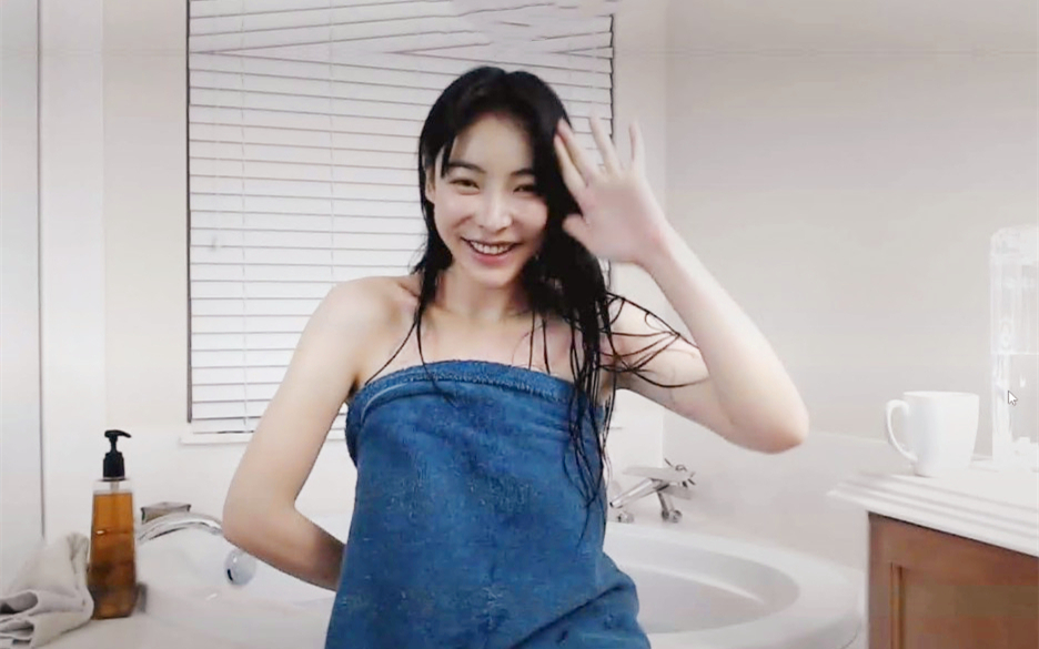 性感女主播洗澡湿身透视露点直播